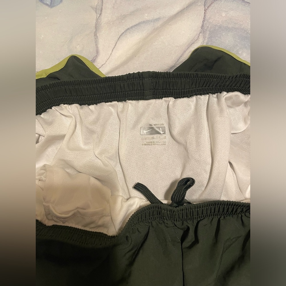 Nike Tempo Running shorts, Sz L - Picture 4 of 4